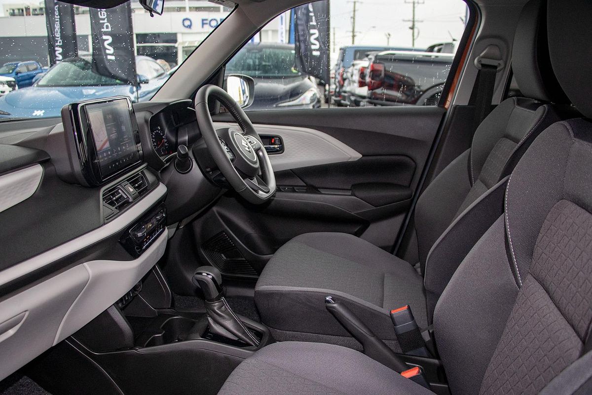 2024 Suzuki Swift Hybrid Plus UZ