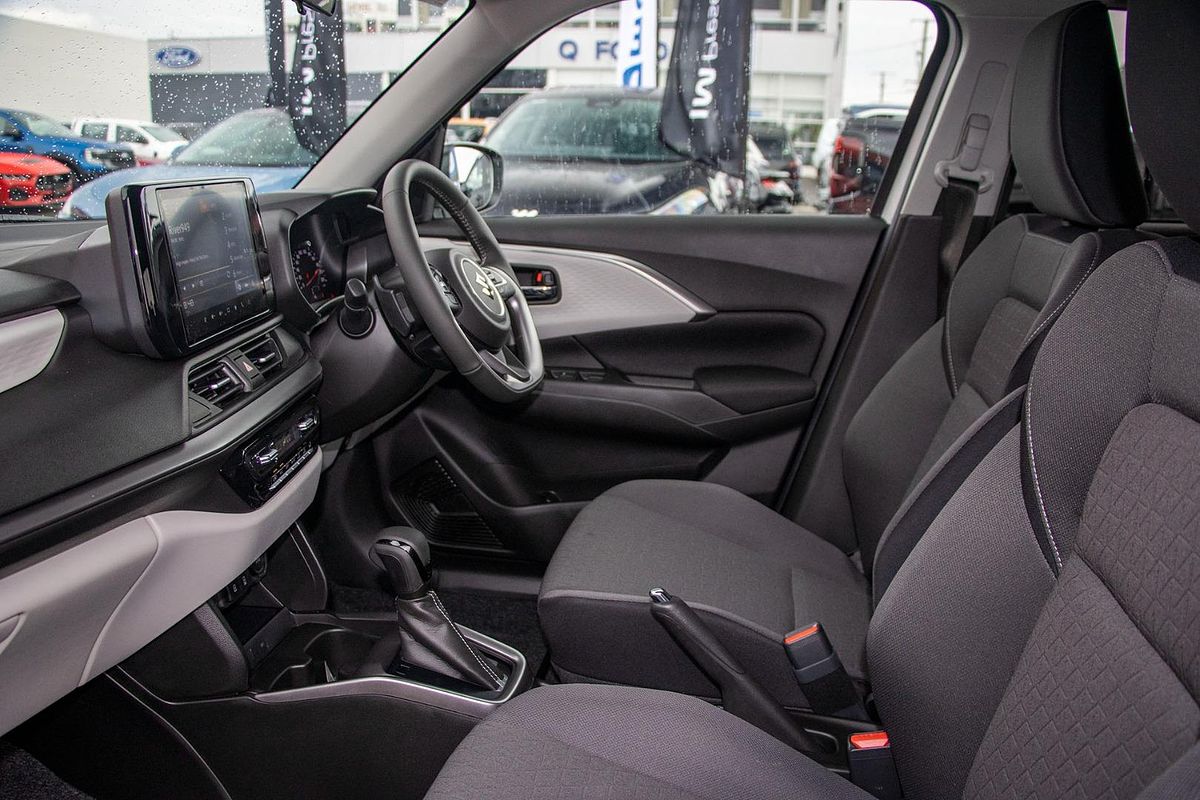 2025 Suzuki Swift Hybrid GLX UZ