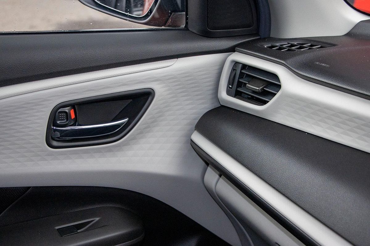 2024 Suzuki Swift Hybrid Plus UZ