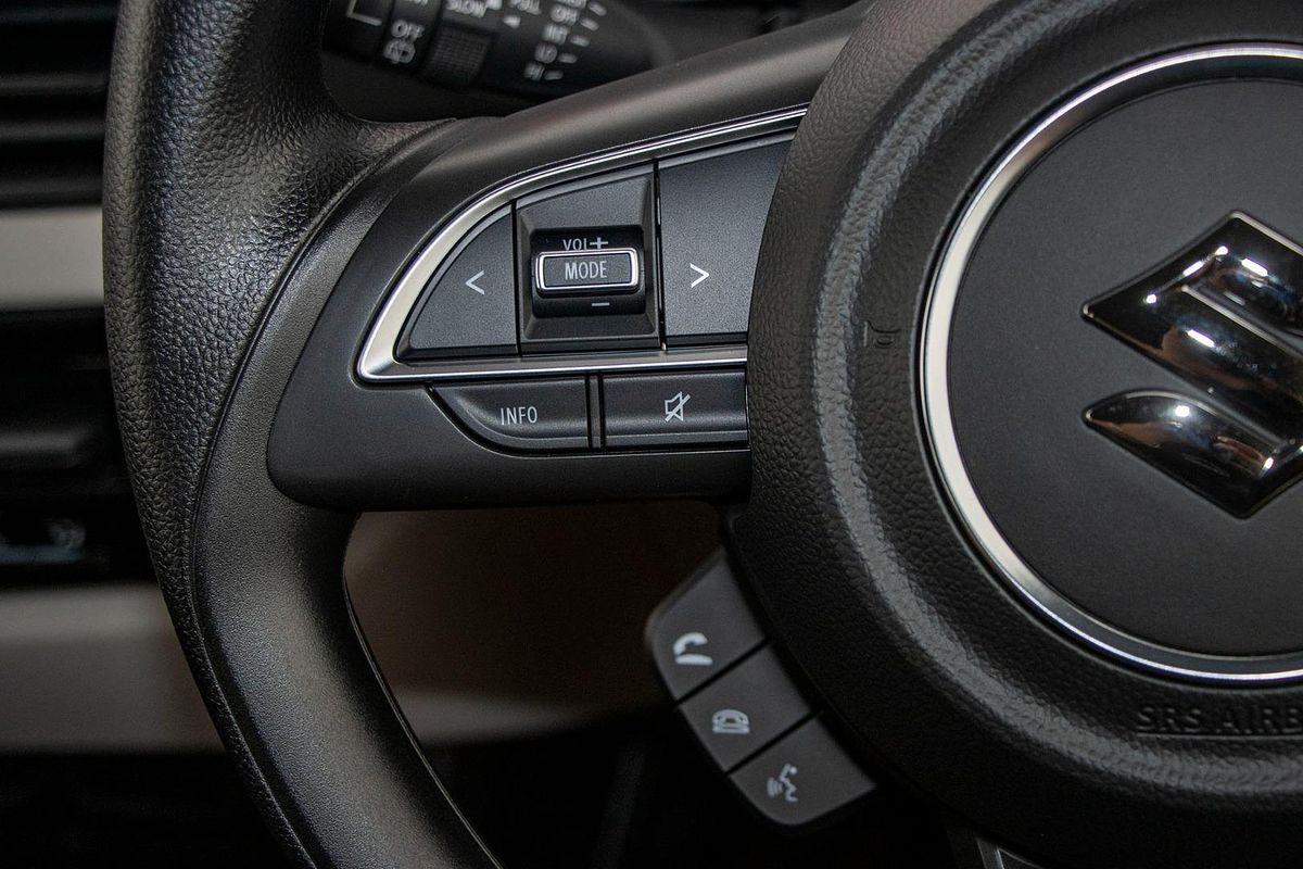 2025 Suzuki Swift Hybrid UZ