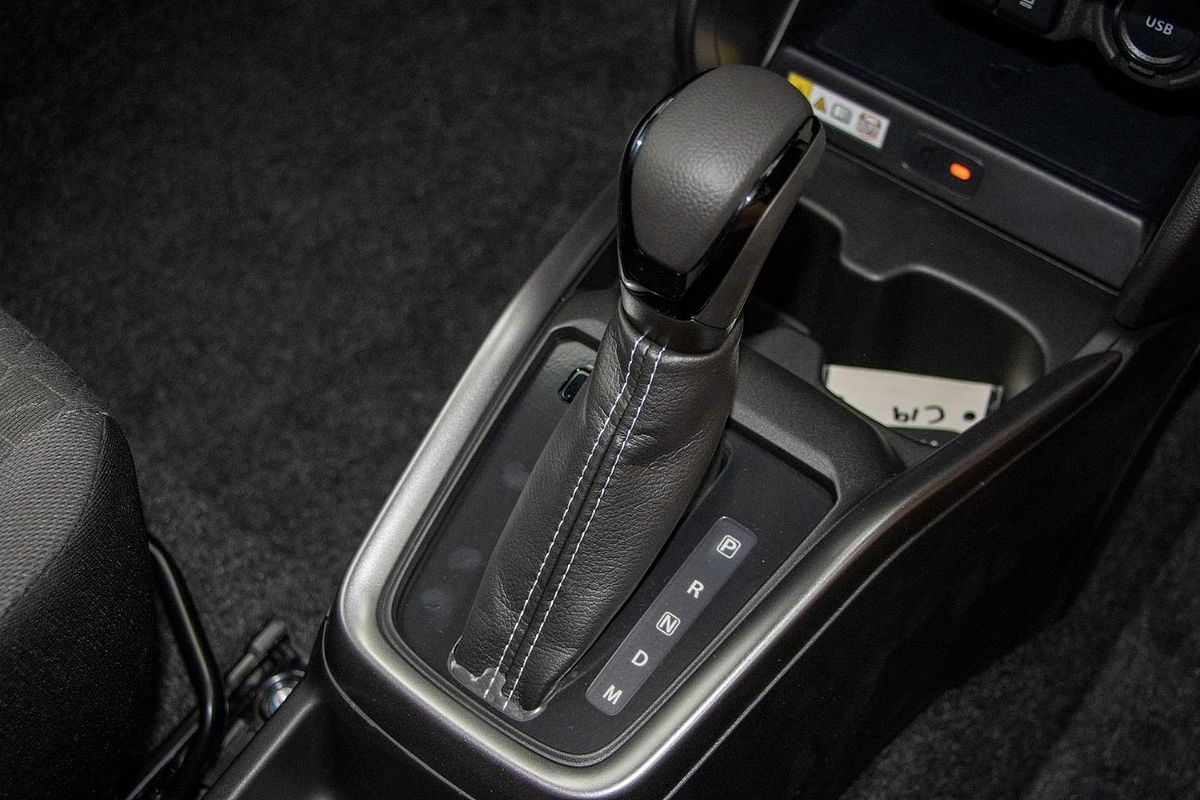 2025 Suzuki Swift Hybrid GLX UZ