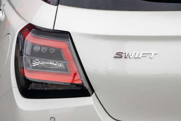 2025 Suzuki Swift Hybrid GLX UZ