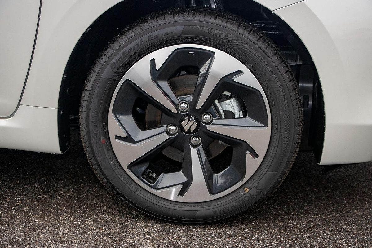 2025 Suzuki Swift Hybrid GLX UZ