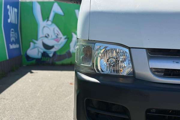 2006 Toyota Hiace Commuter KDH222R ELWB High Roof