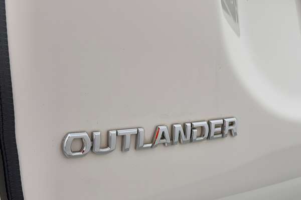 2020 Mitsubishi Outlander LS ZL