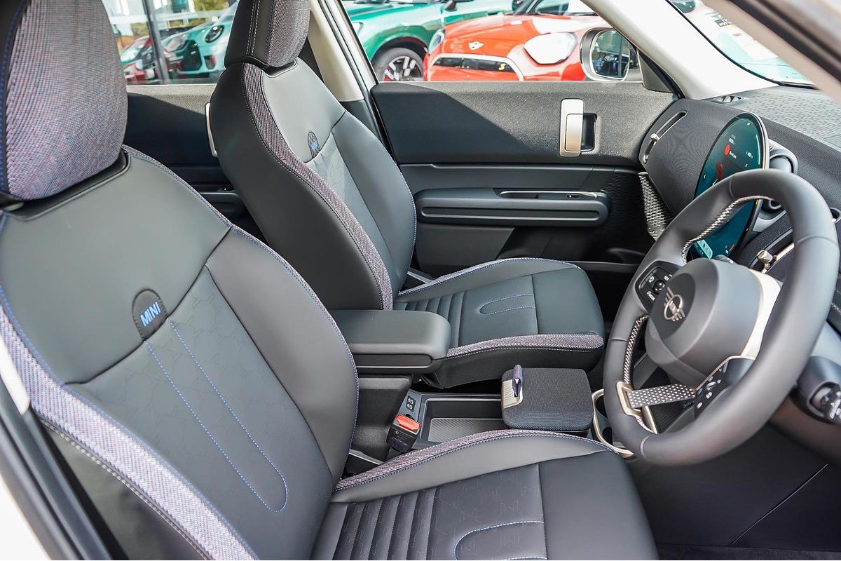 2024 MINI Countryman E Classic U25