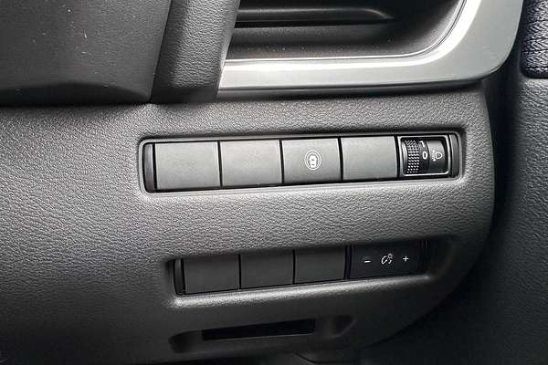 2025 Nissan X-TRAIL ST T33