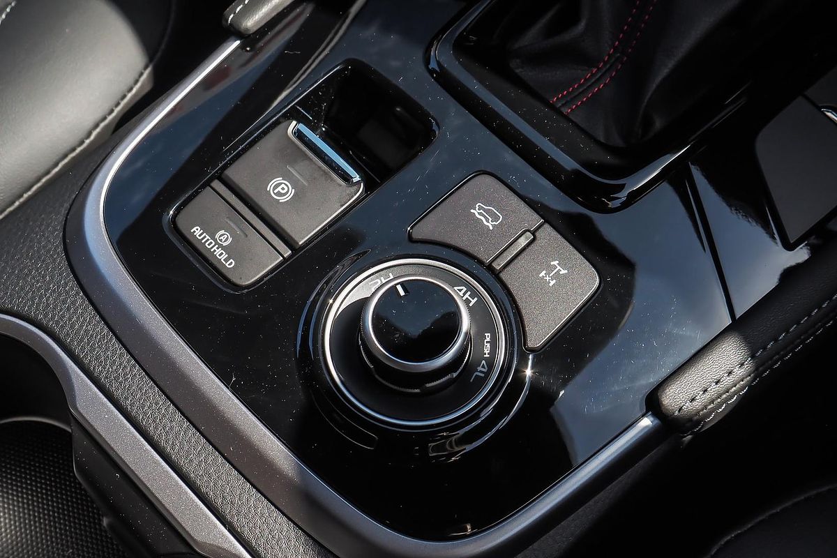 2025 Isuzu MU-X X-TERRAIN