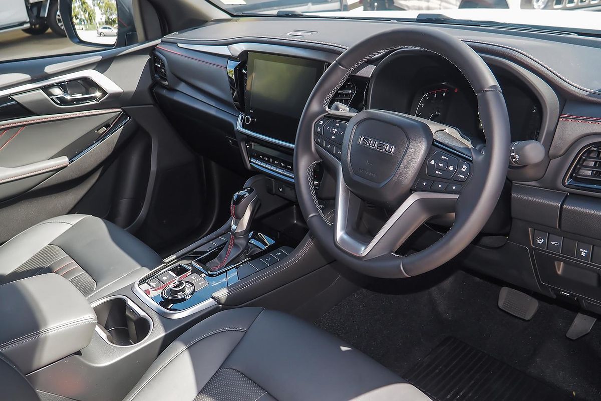 2025 Isuzu MU-X X-TERRAIN