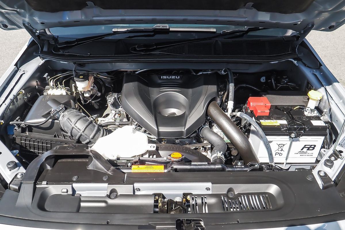 2025 Isuzu MU-X X-TERRAIN