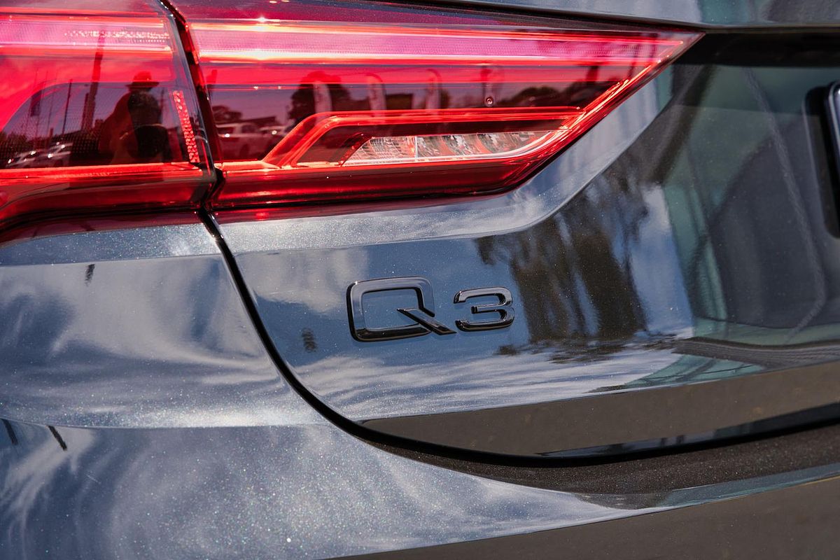 2025 Audi Q3 35 TFSI S line edition F3