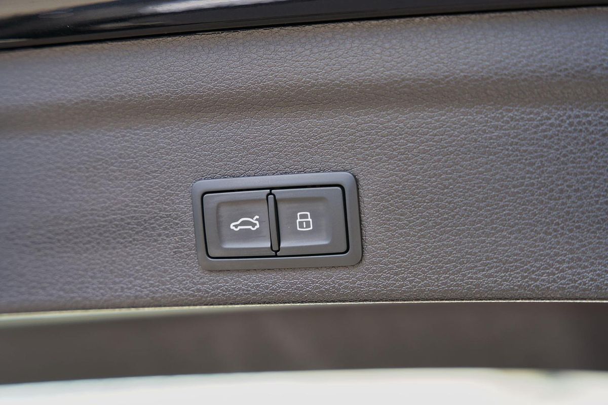 2025 Audi Q3 35 TFSI S line edition F3