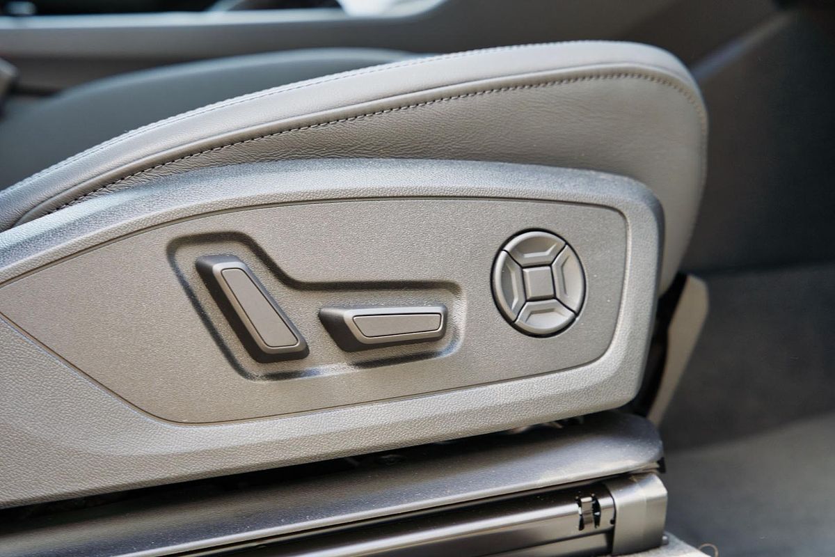 2025 Audi Q3 35 TFSI S line edition F3