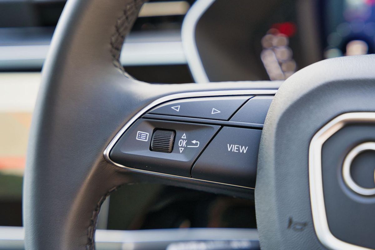 2025 Audi Q3 35 TFSI S line edition F3