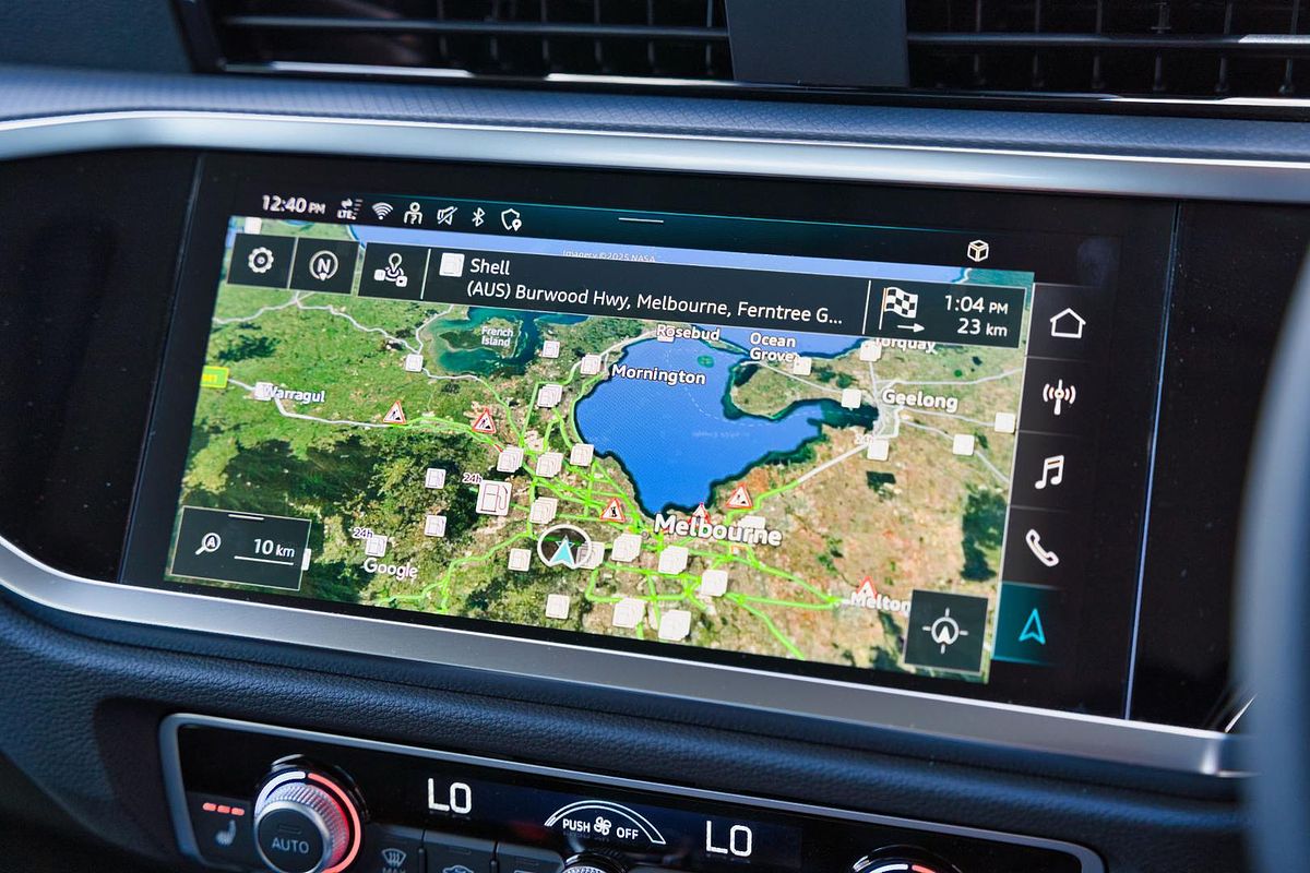 2025 Audi Q3 35 TFSI S line edition F3