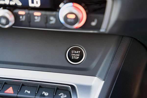 2025 Audi Q3 35 TFSI S line edition F3