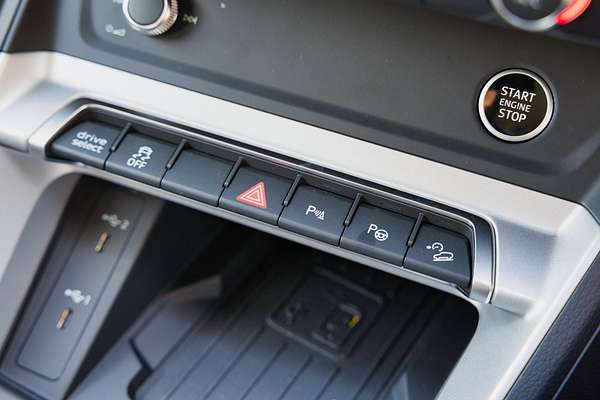 2025 Audi Q3 35 TFSI S line edition F3