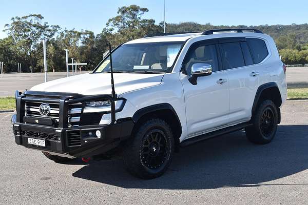 2022 Toyota Landcruiser Sahara FJA300R