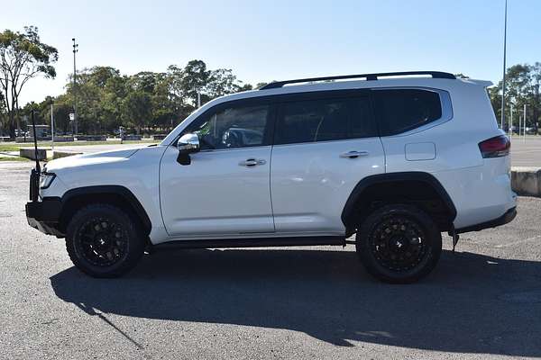 2022 Toyota Landcruiser Sahara FJA300R