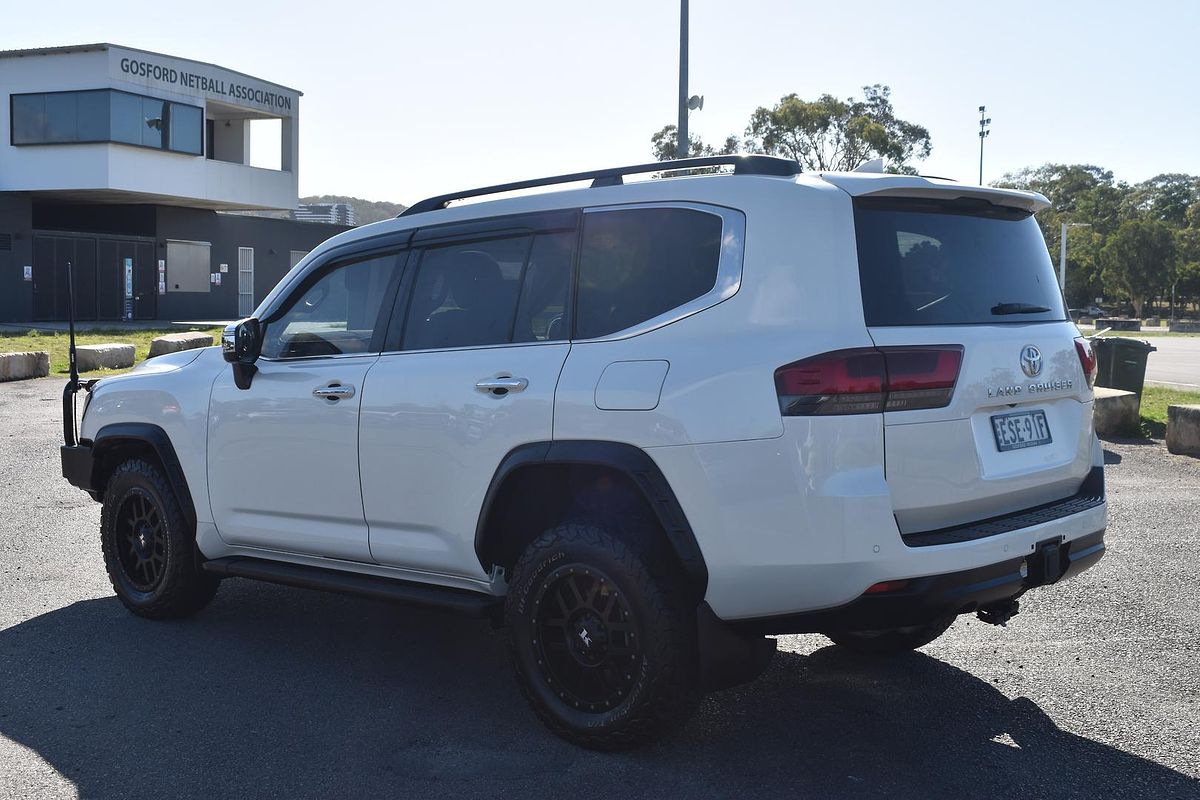 2022 Toyota Landcruiser Sahara FJA300R