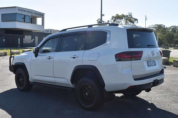 2022 Toyota Landcruiser Sahara FJA300R