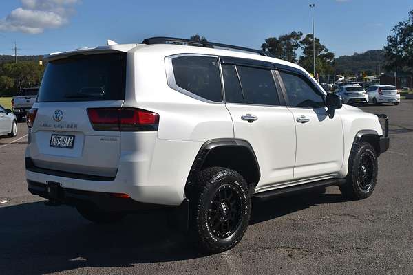 2022 Toyota Landcruiser Sahara FJA300R