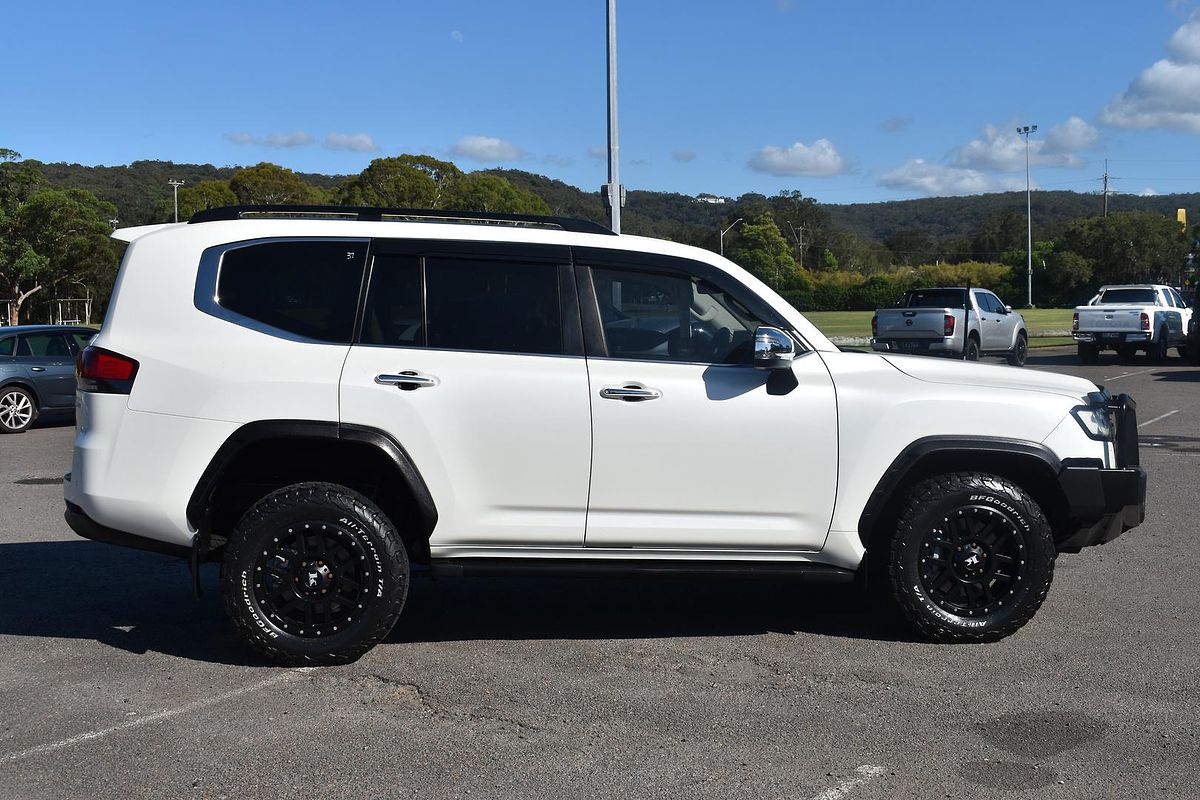 2022 Toyota Landcruiser Sahara FJA300R