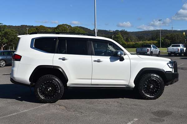 2022 Toyota Landcruiser Sahara FJA300R