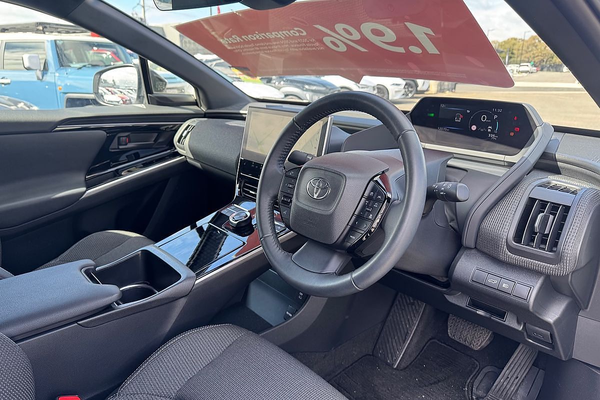 2024 Toyota bZ4X XEAM10R