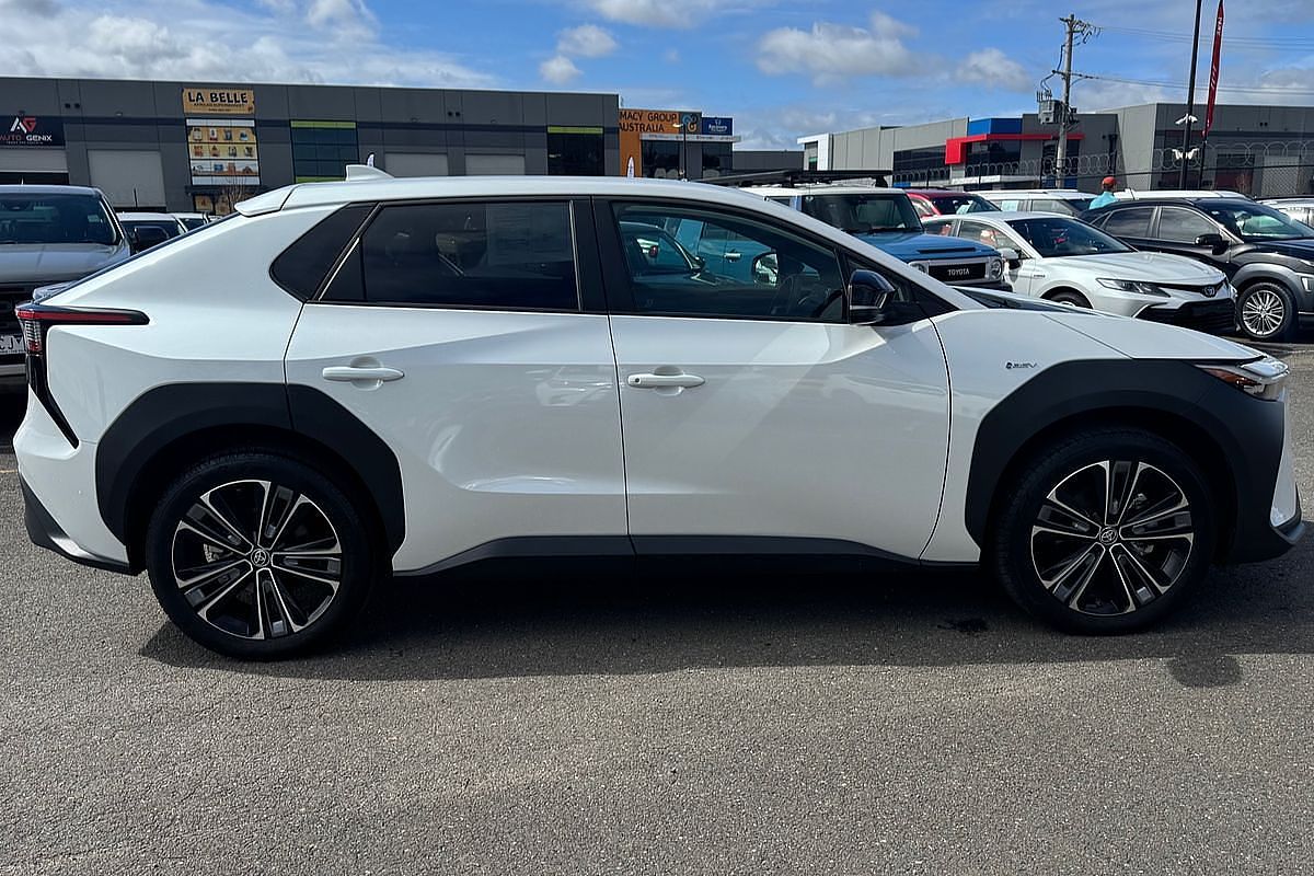 2024 Toyota bZ4X XEAM10R