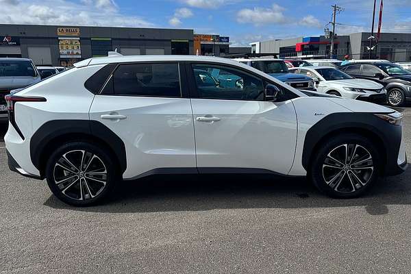 2024 Toyota bZ4X XEAM10R