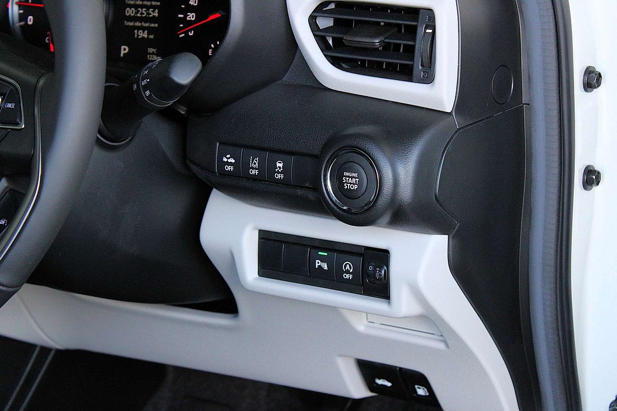 2025 Suzuki Swift Hybrid Plus UZ