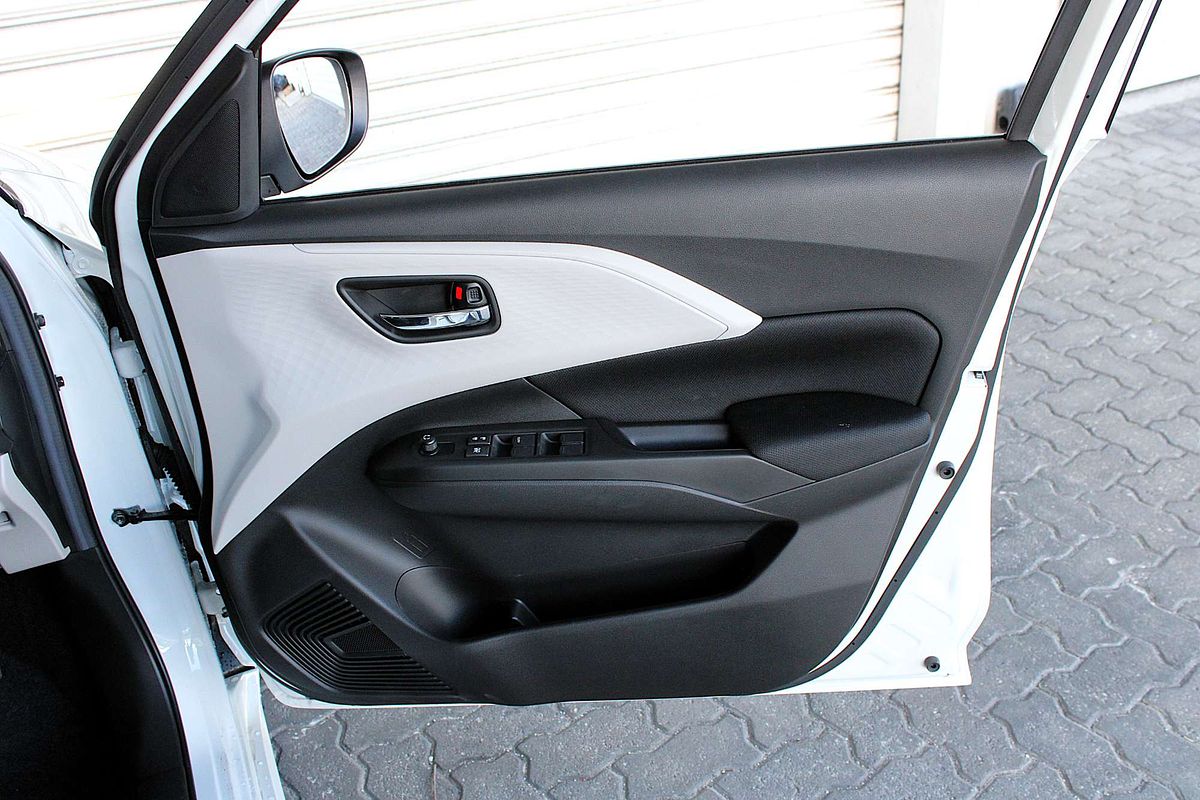 2025 Suzuki Swift Hybrid Plus UZ