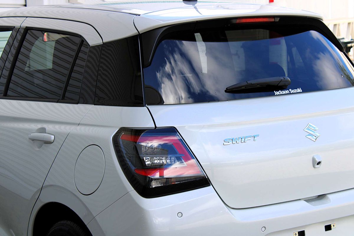 2025 Suzuki Swift Hybrid Plus UZ