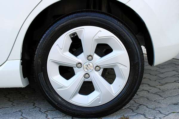 2025 Suzuki Swift Hybrid Plus UZ