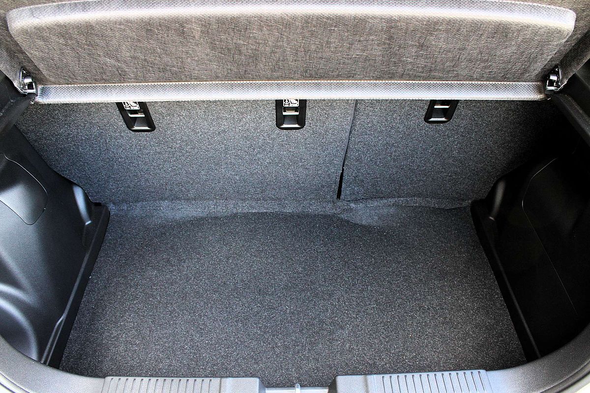 2025 Suzuki Swift Hybrid Plus UZ