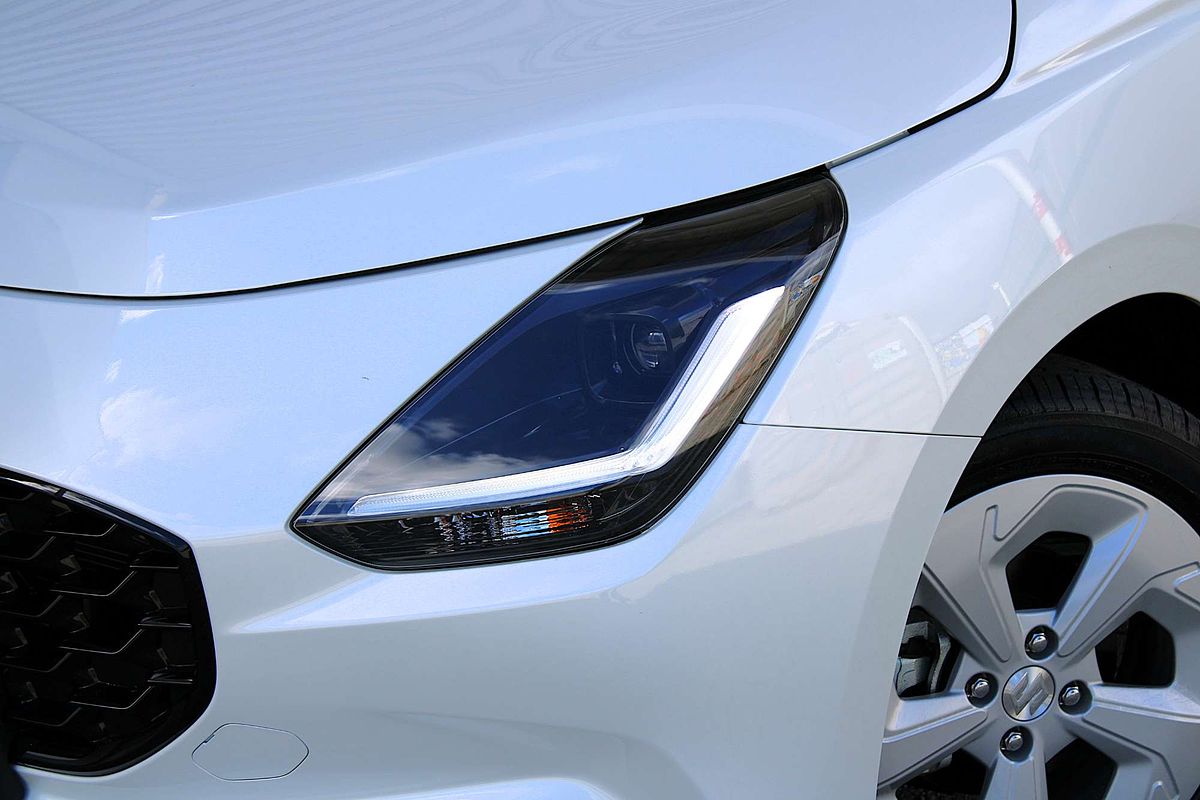 2025 Suzuki Swift Hybrid Plus UZ