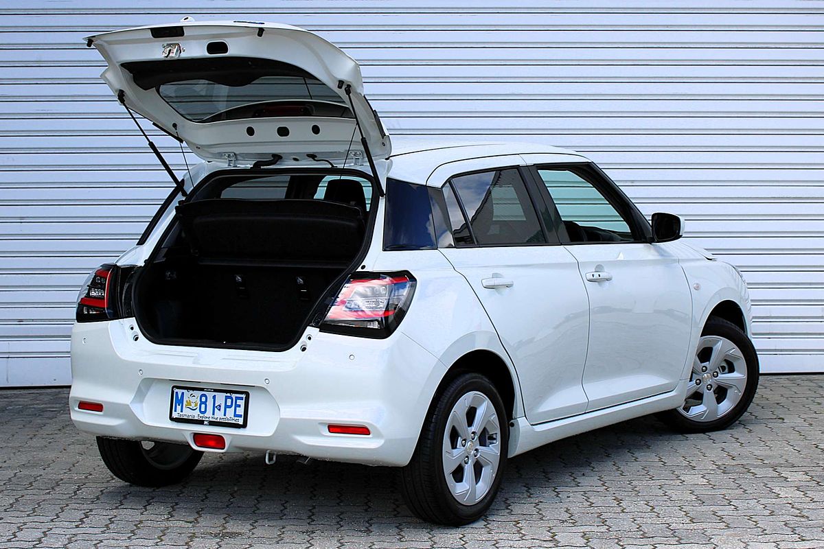 2025 Suzuki Swift Hybrid Plus UZ