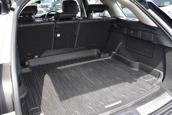 2019 Land Rover Range Rover Velar D240 SE L560