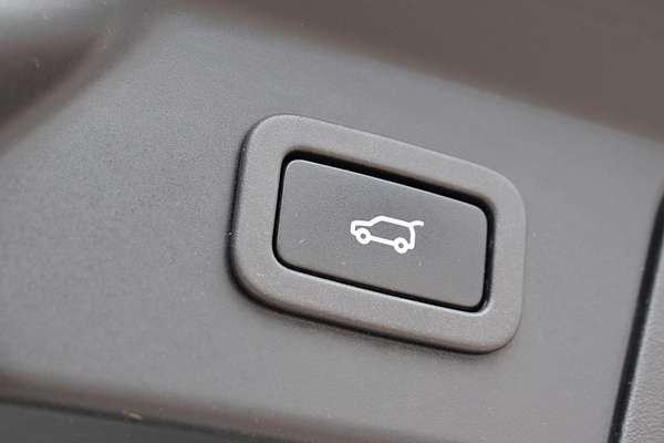 2019 Land Rover Range Rover Velar D240 SE L560