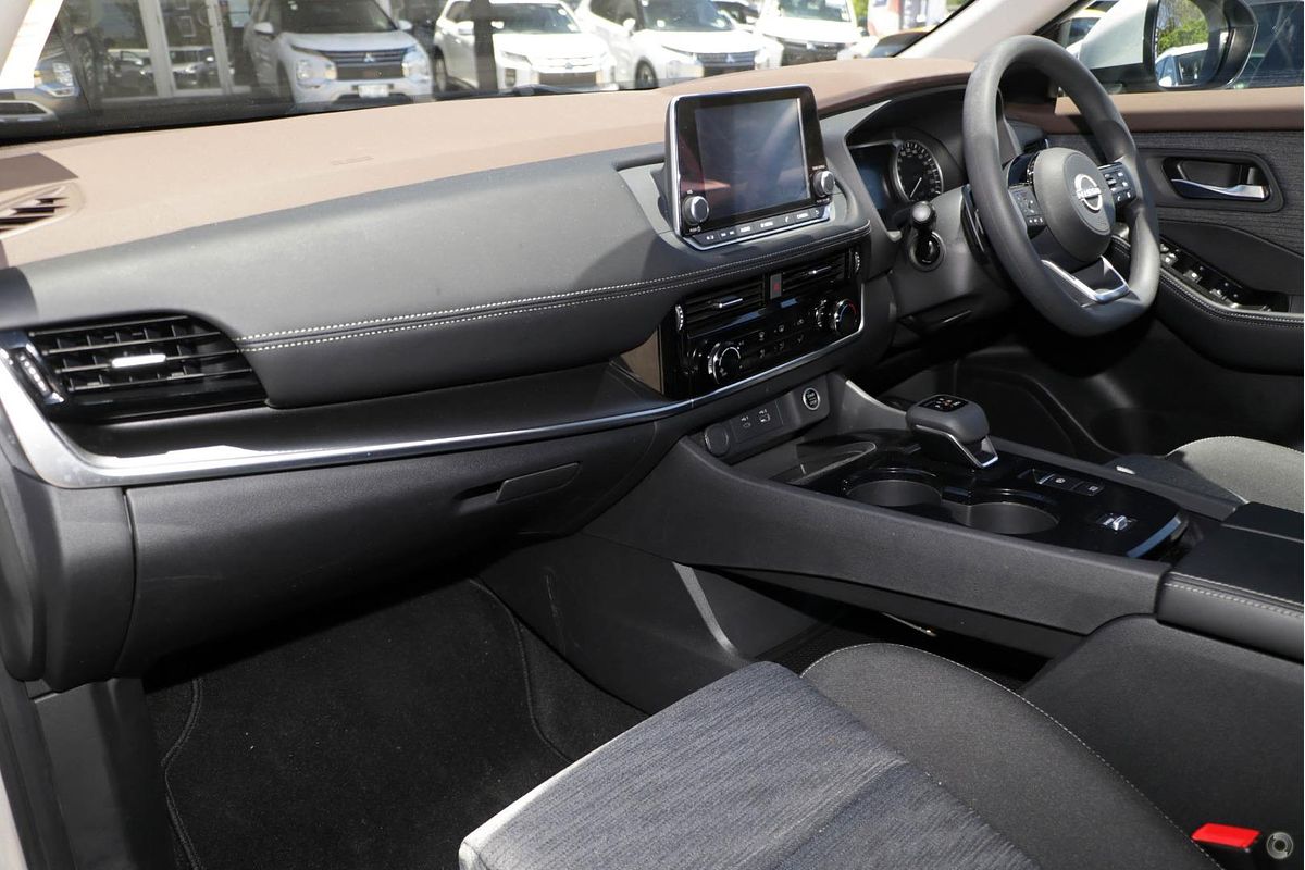 2025 Nissan X-TRAIL ST T33