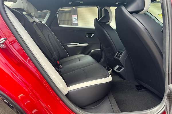 2025 Kia K4 GT-Line CL4m