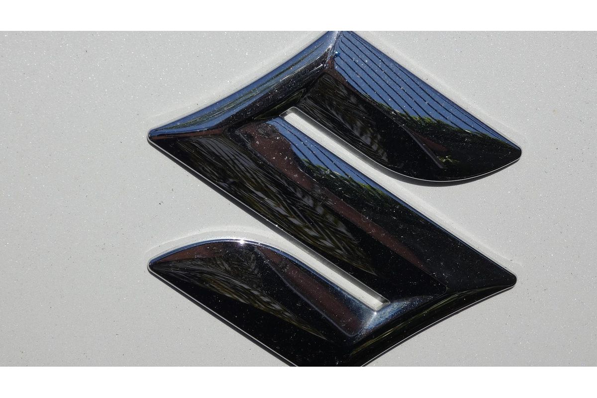 2024 Suzuki Swift Hybrid UZ