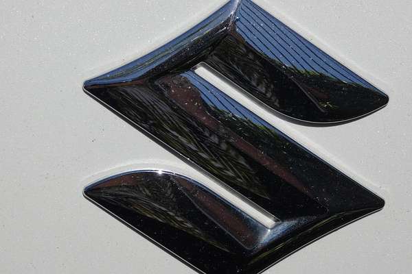 2024 Suzuki Swift Hybrid UZ