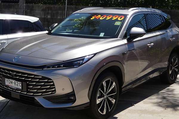 2025 MG HS Essence AS33