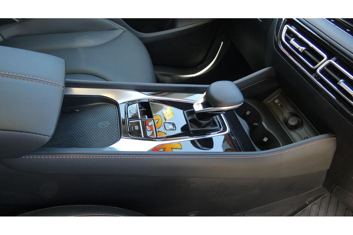 2025 MG HS Essence AS33