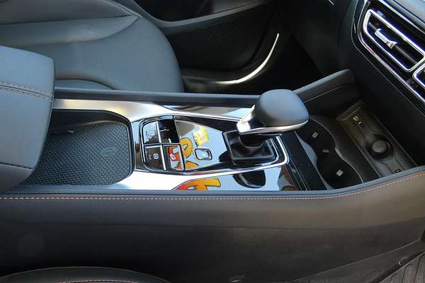 2025 MG HS Essence AS33