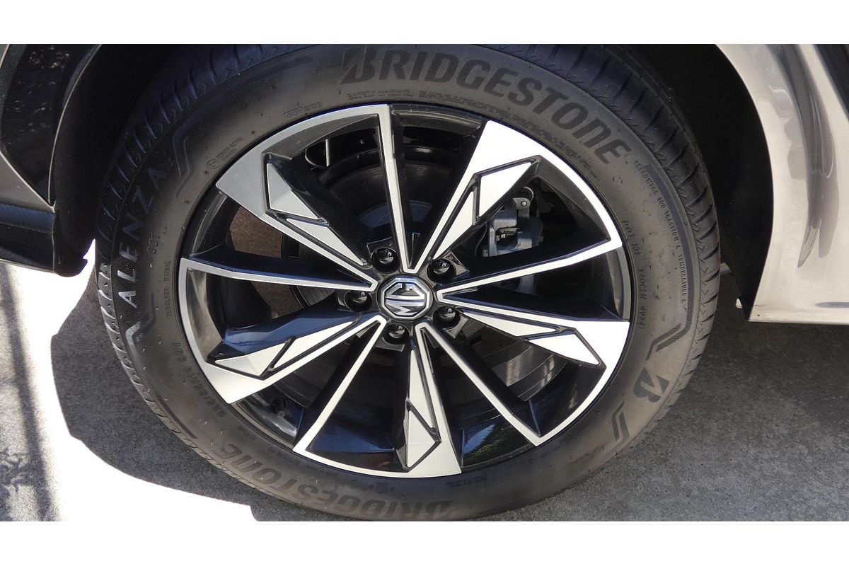 2025 MG HS Essence AS33