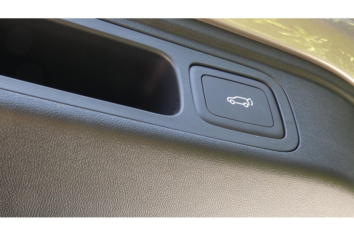 2025 MG HS Essence AS33