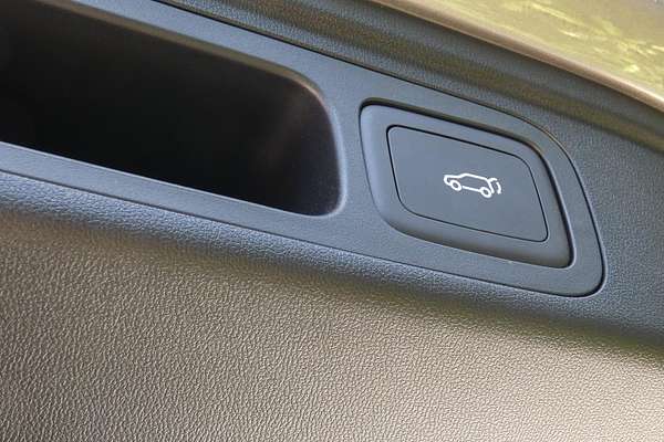 2025 MG HS Essence AS33